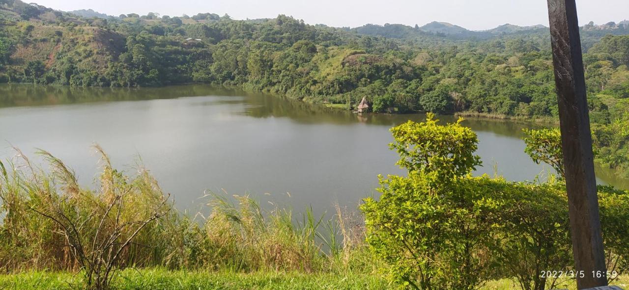 Mwamba Kelele Lodge Fort Portal Exteriér fotografie