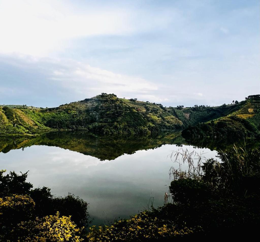 Mwamba Kelele Lodge Fort Portal Exteriér fotografie